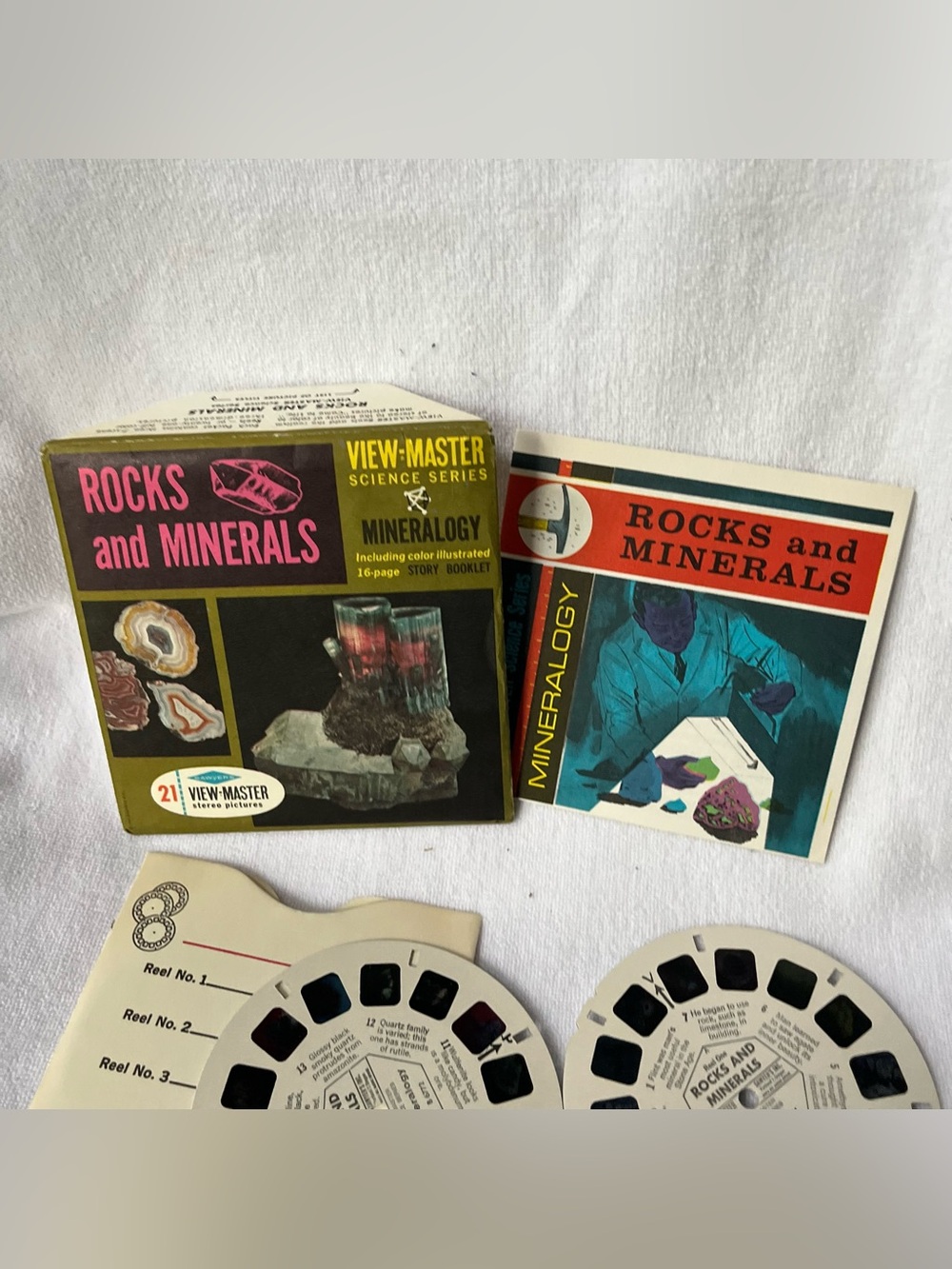 1967 VIEW-MASTER #B677 ROCKS AND MINERALS MINERALOGY 3-REEL PACK Booklet Folder